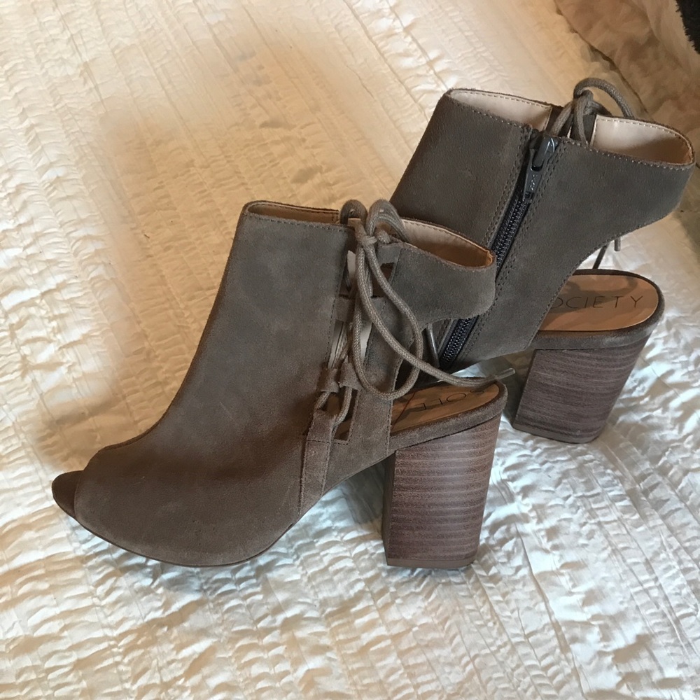 Sole Society gray leather bootie heels
